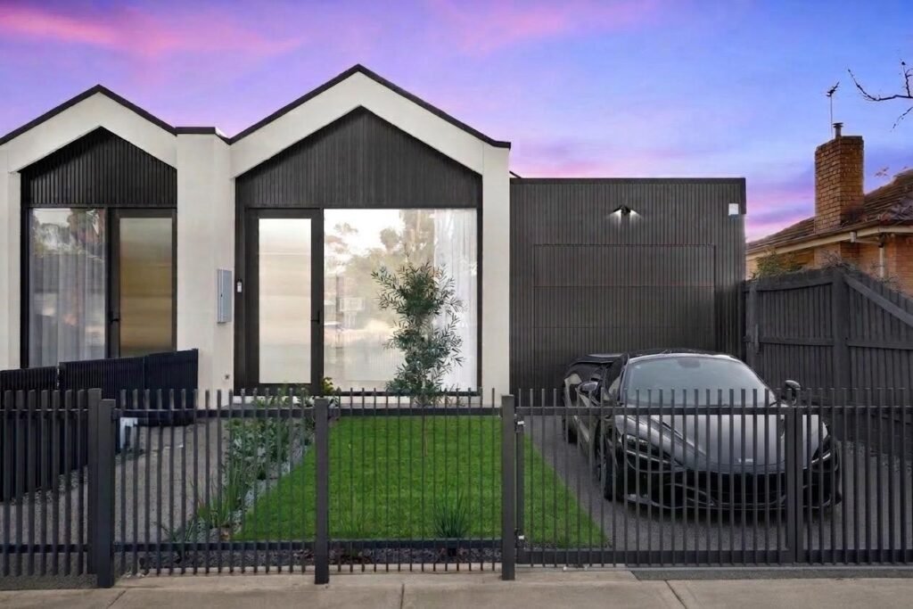 Newly Built luxury 3 bedroom house near to station