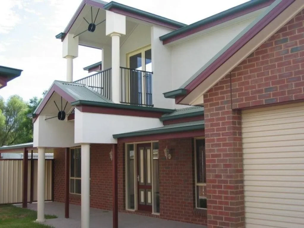 1010sqm Brick Townhouse in Barham, NSW