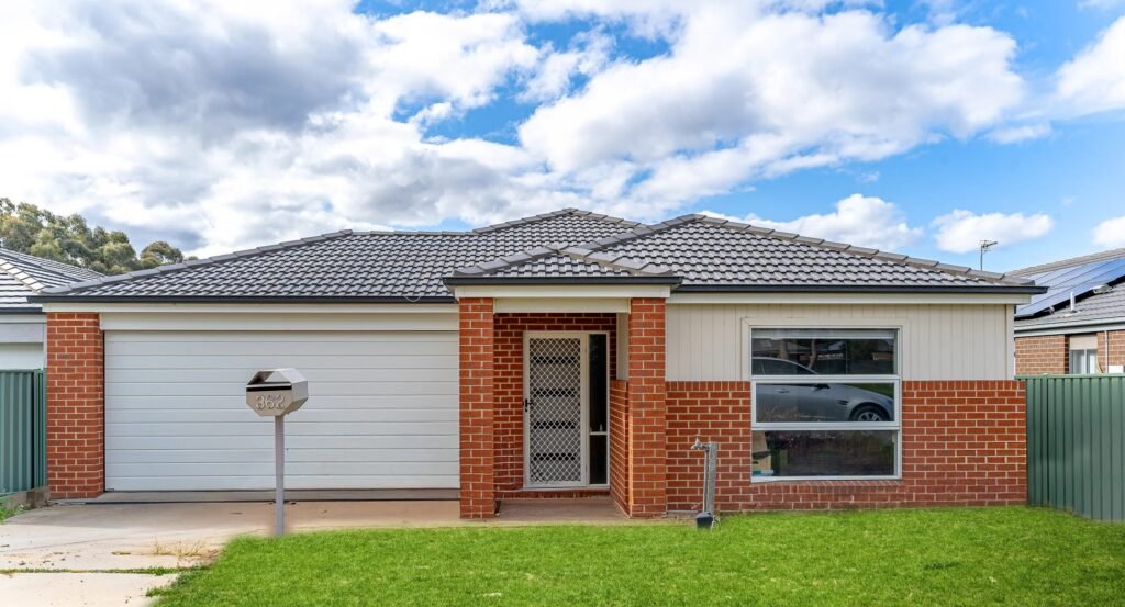 Bendigo Brick House – 4 Bed, 2 Bath 10 year old